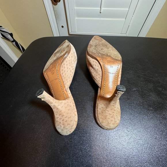 Prada eur 38 light brown suede pattenered mules  with rosette and pointy toe - Picture 6 of 11